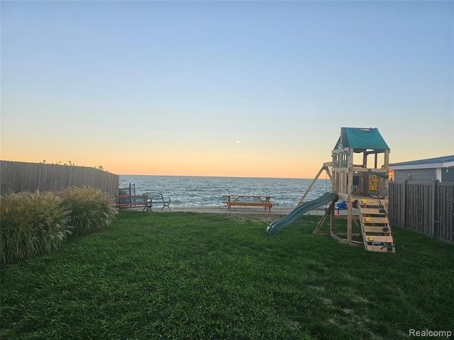 22434 Lange Street, Saint Clair Shores, MI 48080