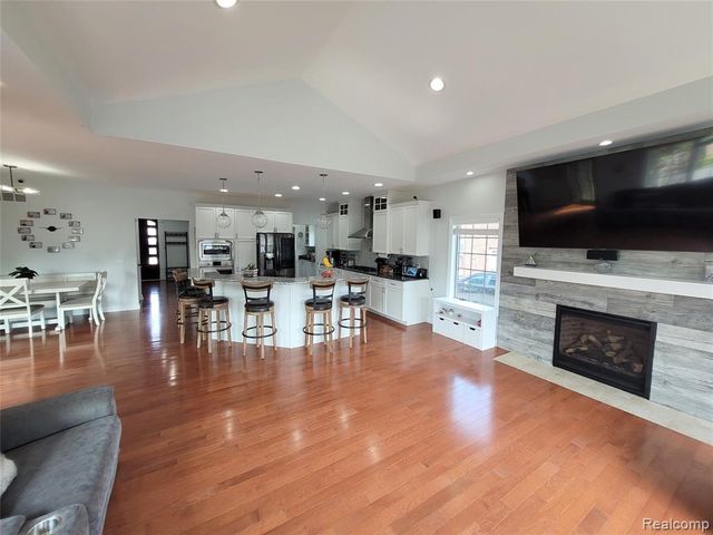 22434 Lange Street, Saint Clair Shores, MI 48080