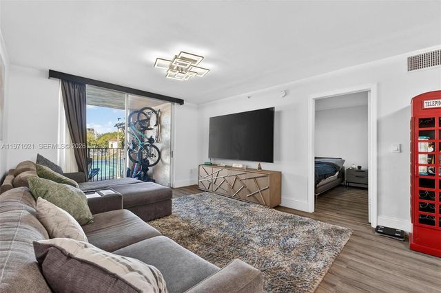 2133 Renaissance Blvd 203, Miramar, FL 33025