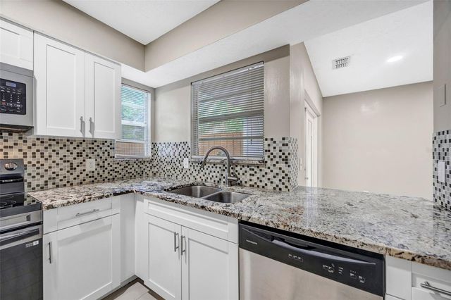 9465 FOREST HILLS CIRCLE, Tampa, FL 33612