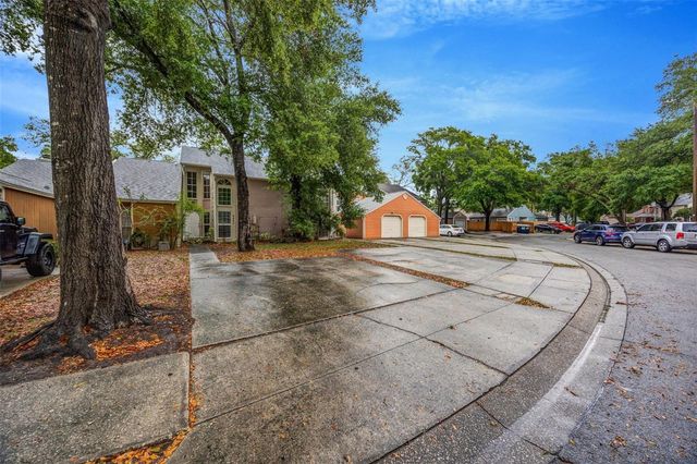 9465 FOREST HILLS CIRCLE, Tampa, FL 33612