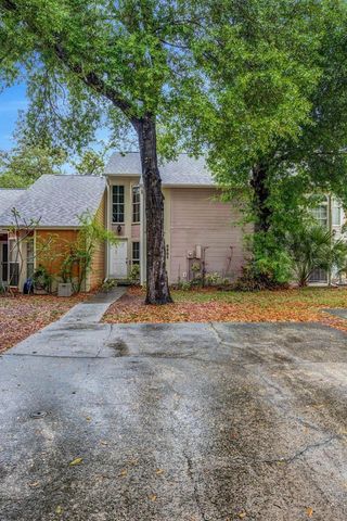 9465 FOREST HILLS CIRCLE, Tampa, FL 33612