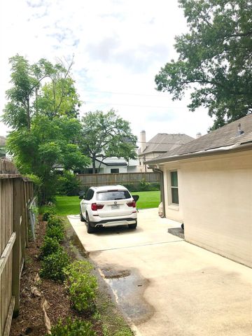 4715 Laurel Street, Bellaire, TX 77401