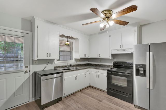 1746 E Avalon Circle, Charleston, SC 29407