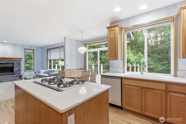 27630 NE Quail Creek Dr, Redmond, WA 98053