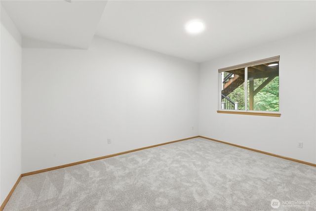27630 NE Quail Creek Dr, Redmond, WA 98053