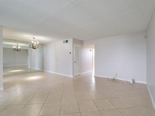 104 Paradise Harbour Boulevard 402, North Palm Beach, FL 33408