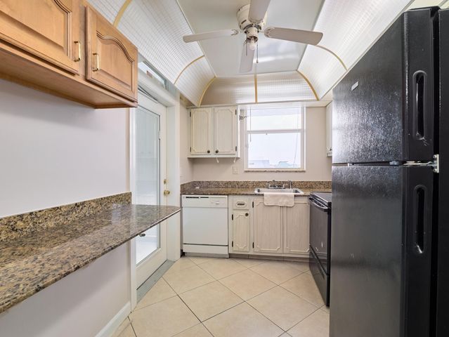 104 Paradise Harbour Boulevard 402, North Palm Beach, FL 33408