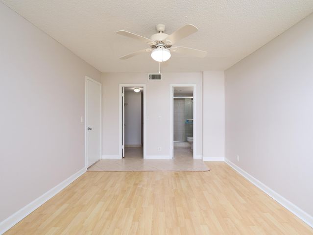 104 Paradise Harbour Boulevard 402, North Palm Beach, FL 33408