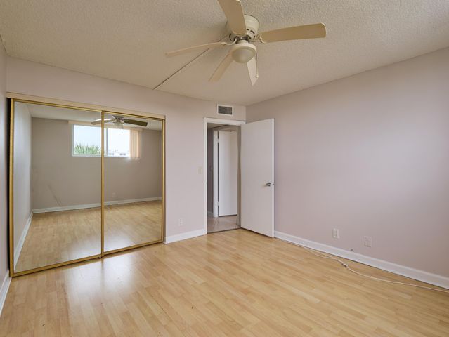104 Paradise Harbour Boulevard 402, North Palm Beach, FL 33408