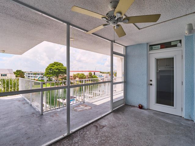 104 Paradise Harbour Boulevard 402, North Palm Beach, FL 33408