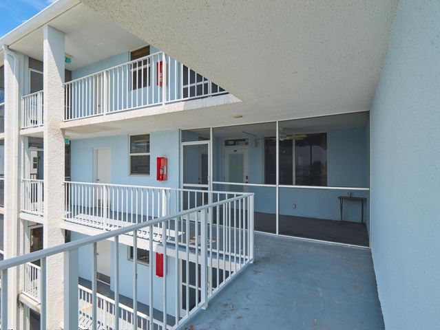 104 Paradise Harbour Boulevard 402, North Palm Beach, FL 33408