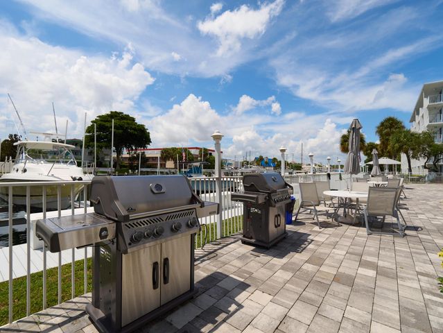 104 Paradise Harbour Boulevard 402, North Palm Beach, FL 33408