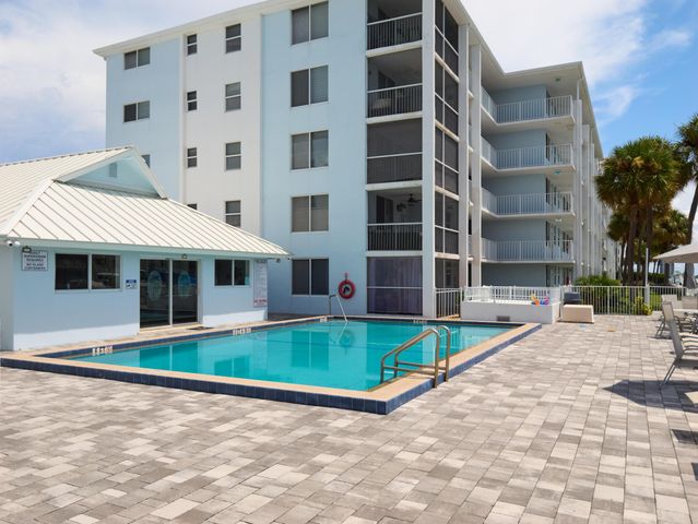 104 Paradise Harbour Boulevard 402, North Palm Beach, FL 33408