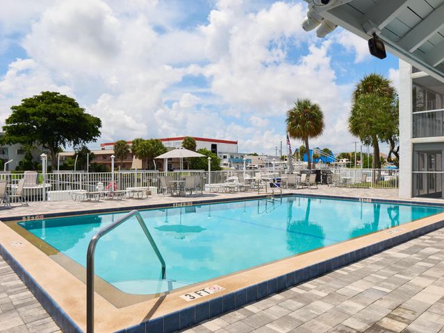 104 Paradise Harbour Boulevard 402, North Palm Beach, FL 33408