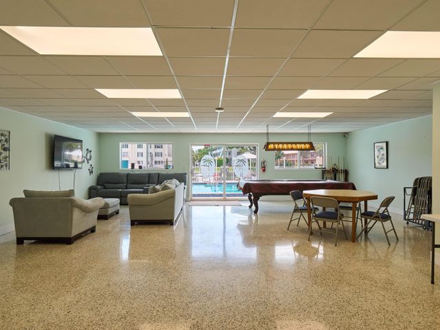 104 Paradise Harbour Boulevard 402, North Palm Beach, FL 33408