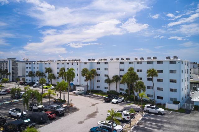 104 Paradise Harbour Boulevard 402, North Palm Beach, FL 33408