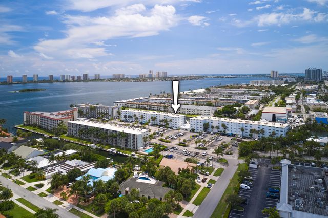 104 Paradise Harbour Boulevard 402, North Palm Beach, FL 33408