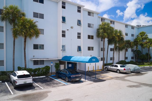 104 Paradise Harbour Boulevard 402, North Palm Beach, FL 33408