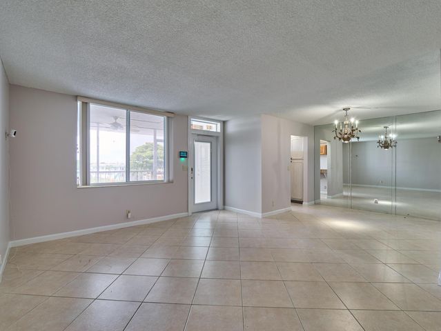 104 Paradise Harbour Boulevard 402, North Palm Beach, FL 33408