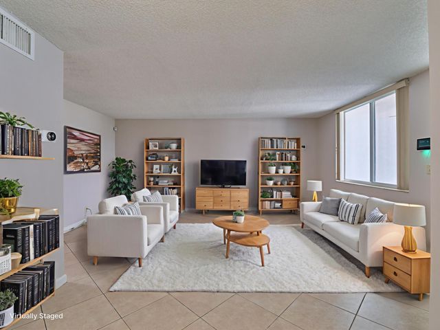 104 Paradise Harbour Boulevard 402, North Palm Beach, FL 33408