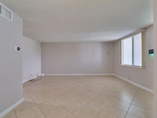 104 Paradise Harbour Boulevard 402, North Palm Beach, FL 33408