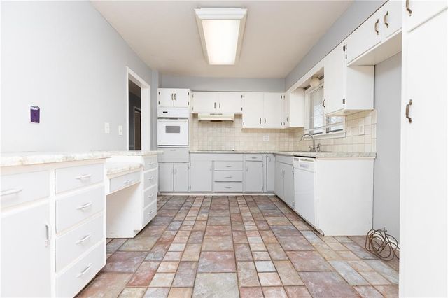 8608 Kentucky Avenue, Raytown, MO 64138