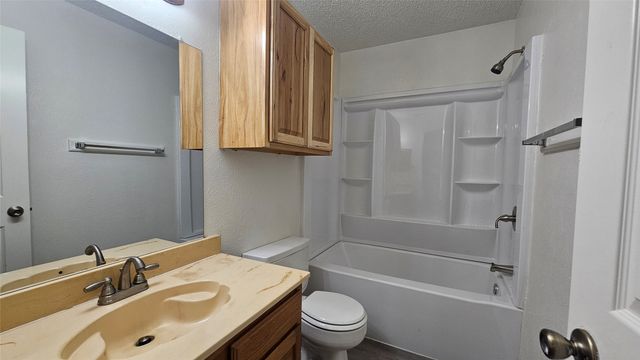 3028 N Bell Avenue, Denton, TX 76209