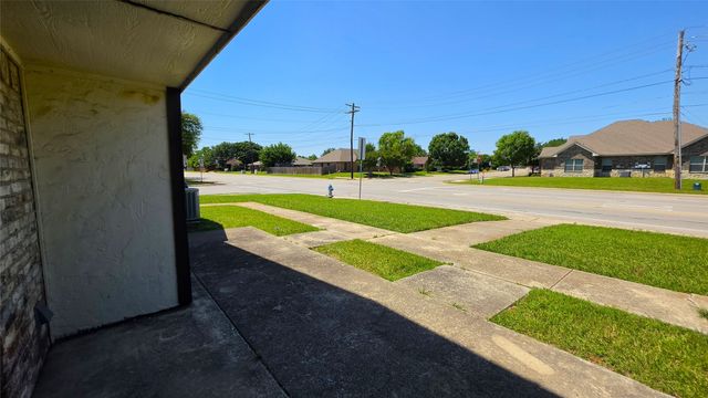 3028 N Bell Avenue, Denton, TX 76209