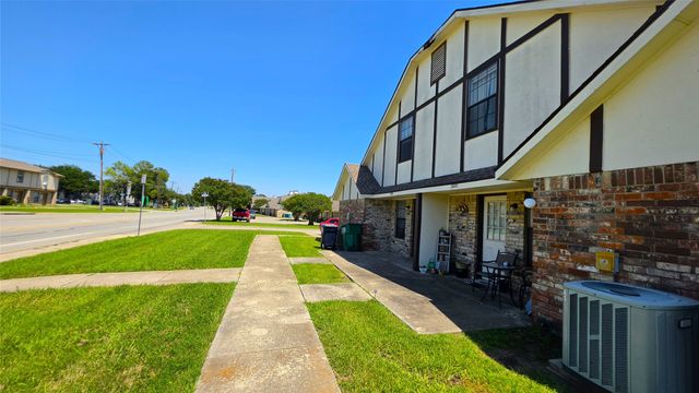 3028 N Bell Avenue, Denton, TX 76209