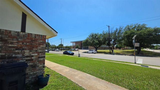 3028 N Bell Avenue, Denton, TX 76209