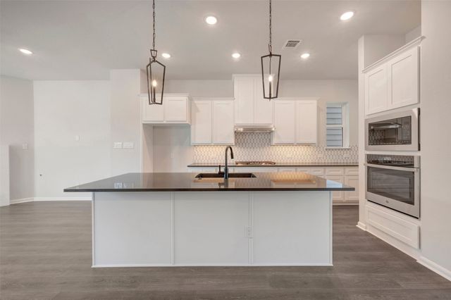 5825 Water Bridge Lane, Fort Worth, TX 76109