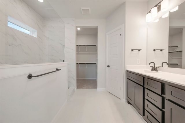 5825 Water Bridge Lane, Fort Worth, TX 76109