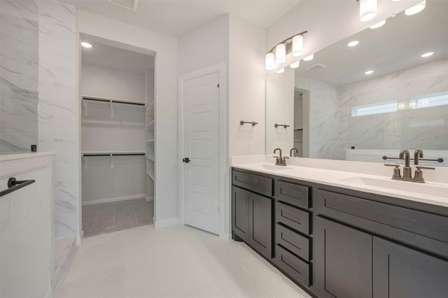 5825 Water Bridge Lane, Fort Worth, TX 76109