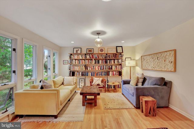 10 CRESTVIEW DR, Hopewell, NJ 08525