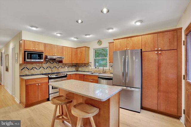 10 CRESTVIEW DR, Hopewell, NJ 08525