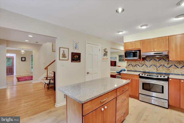 10 CRESTVIEW DR, Hopewell, NJ 08525