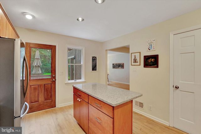 10 CRESTVIEW DR, Hopewell, NJ 08525