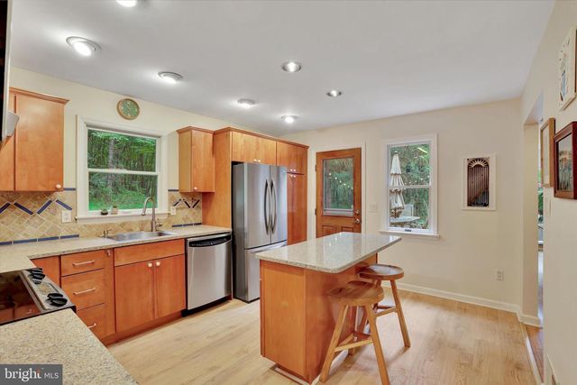 10 CRESTVIEW DR, Hopewell, NJ 08525