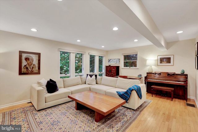 10 CRESTVIEW DR, Hopewell, NJ 08525