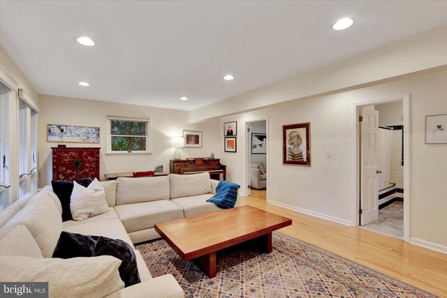 10 CRESTVIEW DR, Hopewell, NJ 08525