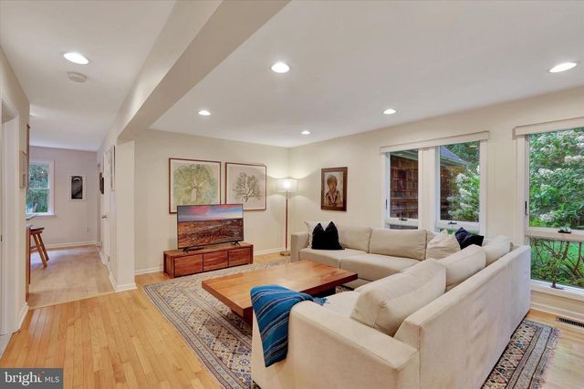 10 CRESTVIEW DR, Hopewell, NJ 08525