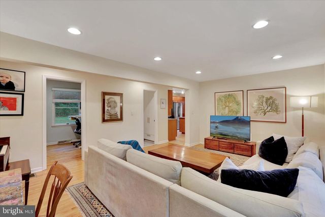 10 CRESTVIEW DR, Hopewell, NJ 08525