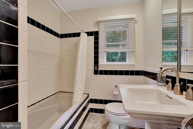 10 CRESTVIEW DR, Hopewell, NJ 08525