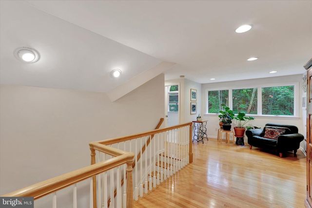10 CRESTVIEW DR, Hopewell, NJ 08525