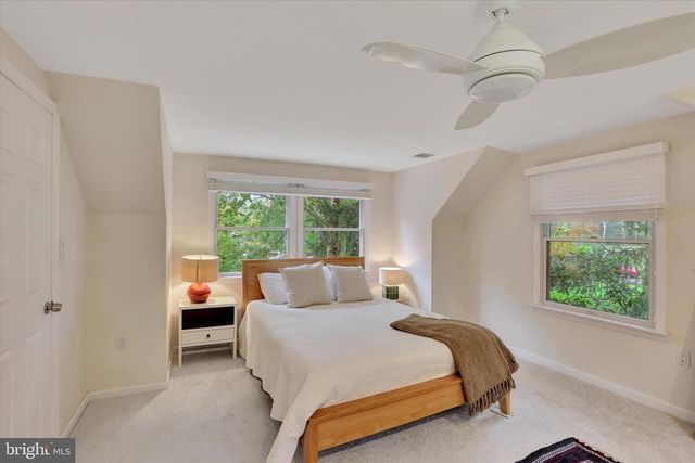 10 CRESTVIEW DR, Hopewell, NJ 08525