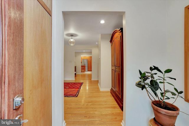 10 CRESTVIEW DR, Hopewell, NJ 08525