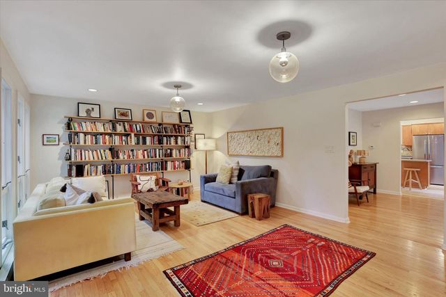 10 CRESTVIEW DR, Hopewell, NJ 08525