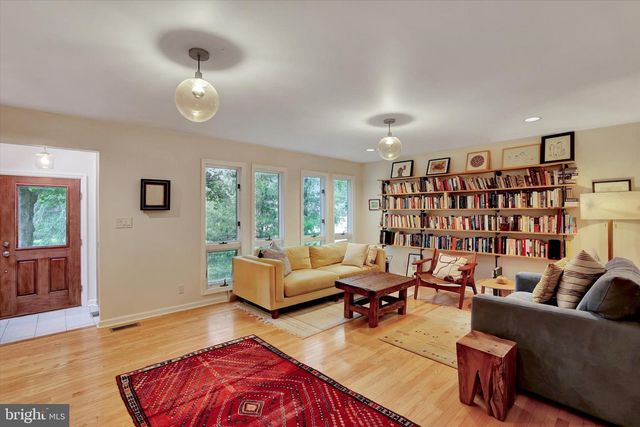 10 CRESTVIEW DR, Hopewell, NJ 08525