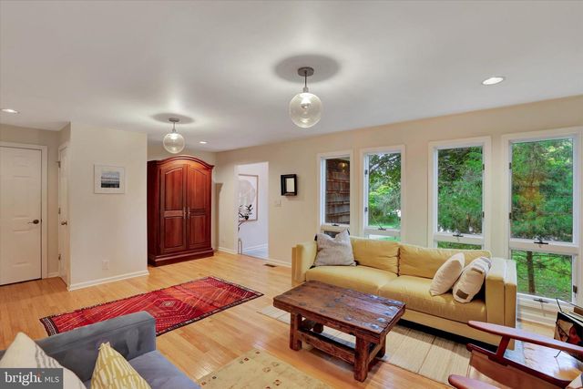 10 CRESTVIEW DR, Hopewell, NJ 08525